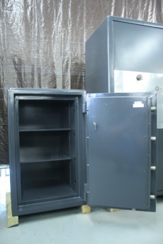 Used SLS Columbia TRTL30X6 Model 3520 High Security Safe